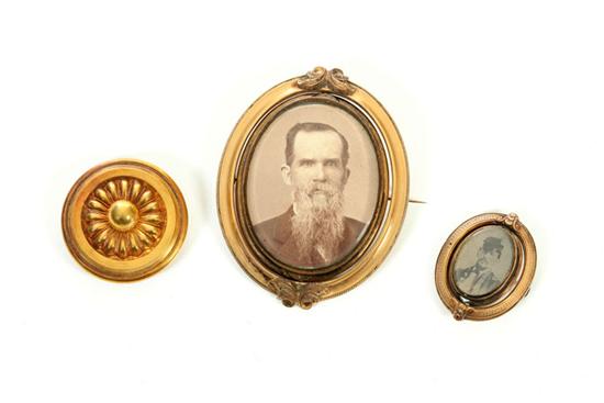 THREE PIECES OF MOURNING JEWELERY.
