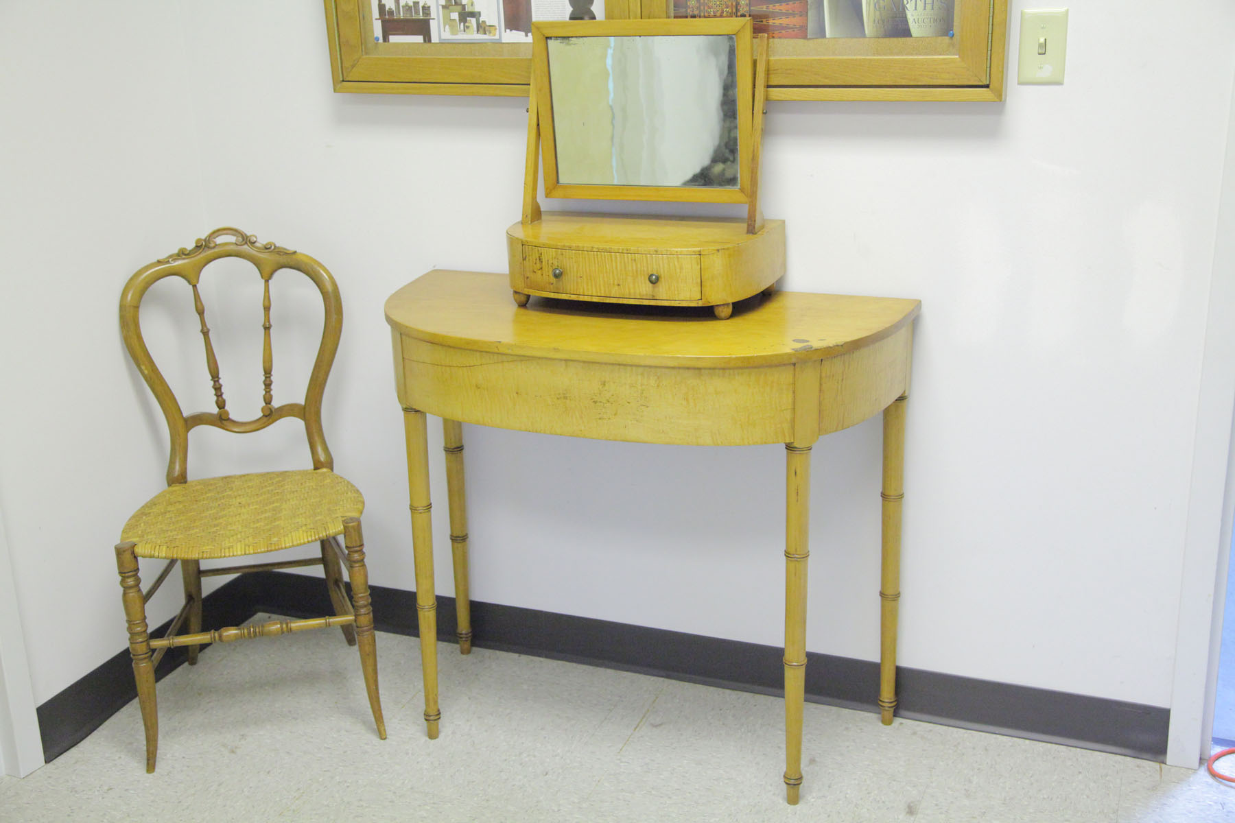 VANITY WITH MIRROR AND SIDECHAIR.