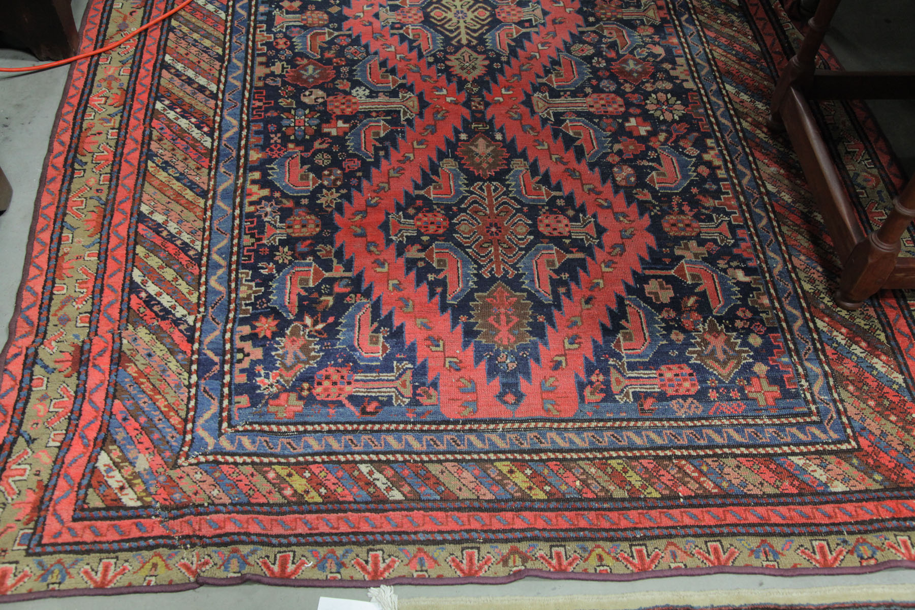 ORIENTAL STYLE ROOM SIZE RUG. 