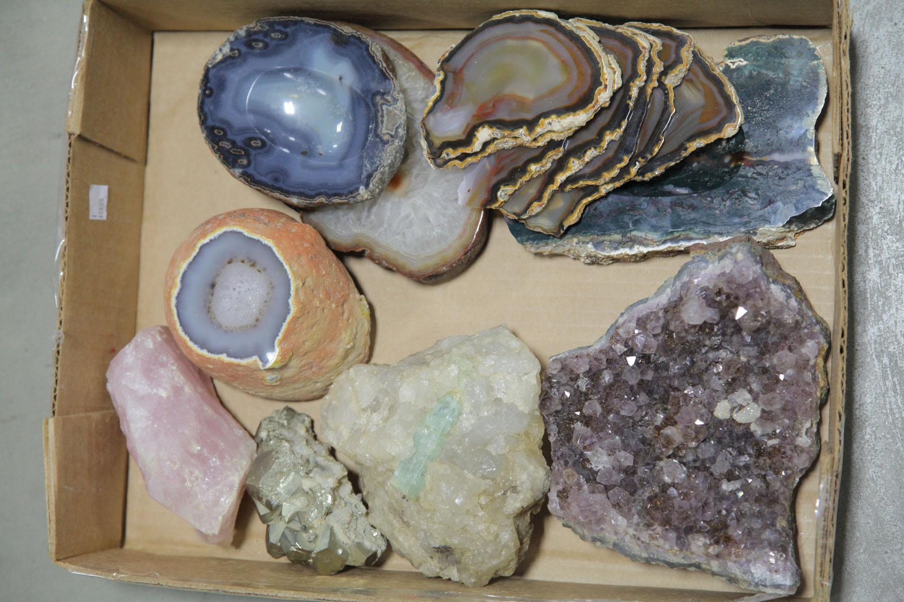 COLLECTION OF GEOLOGICAL MATERIAL  10c259