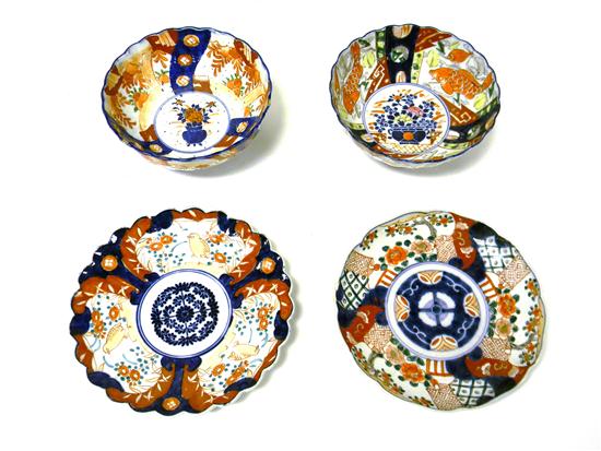 Four pieces of Imari including  10c4c6