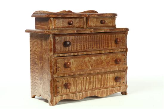 DECORATED CHILD S CHEST OF DRAWERS  10a7ad