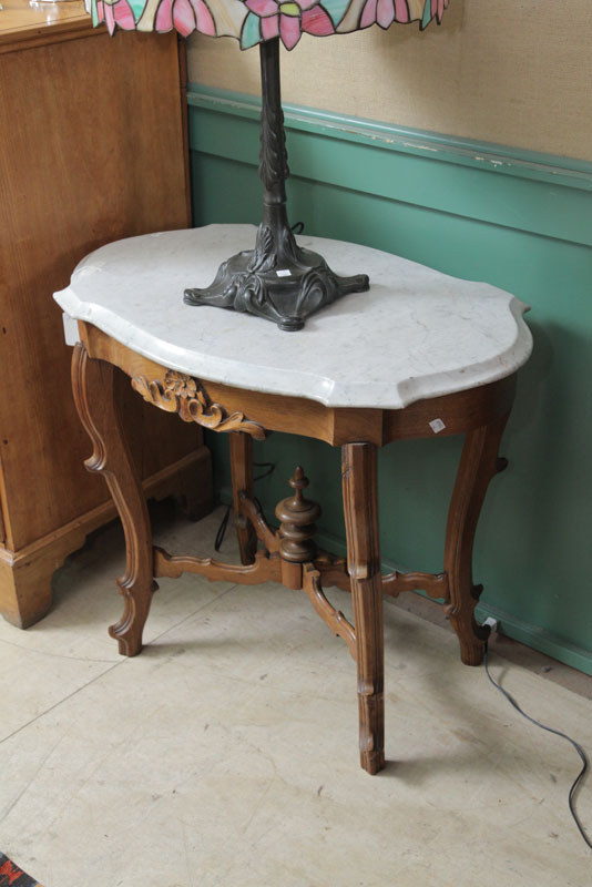 VICTORIAN MARBLE TOP TABLE White 10acd4