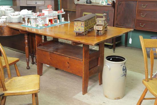 HUTCH TABLE Pine with lift lid 10ad59