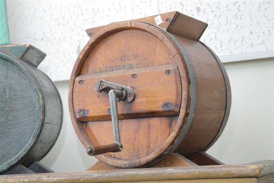 TABLE TOP CHURN. Wooden barrel churn