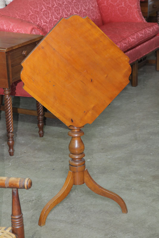 COUNTRY TILT TOP CANDLESTAND  10adf6