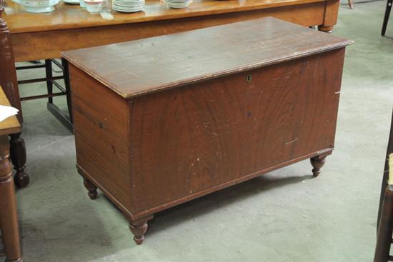 BLANKET CHEST Red grain decorated 10adf8