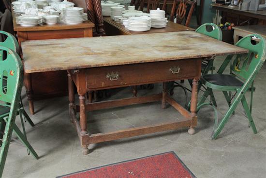 PIN TOP TAVERN TABLE With turned 10ae06