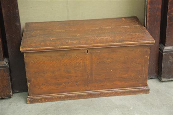 GRAIN DECORATED BLANKET CHEST.