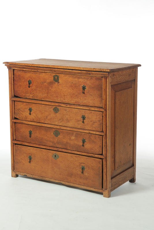 WILLIAM AND MARY CHEST OF DRAWERS  10b08a