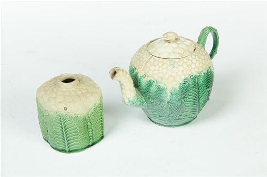 CAULIFLOWER PATTERN TEAPOT AND 10b0aa