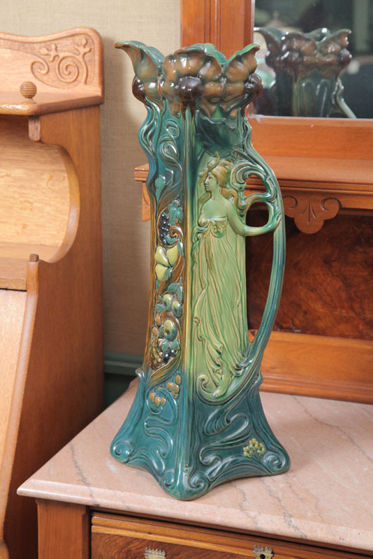 WELLER EWER Art Nouveau in green 10e48c