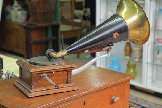 VICTOR PHONOGRAPH. Type E  # 48127 