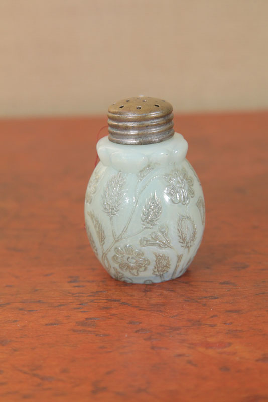 FINDLAY ONYX SALT SHAKER Opalescent 10e53f