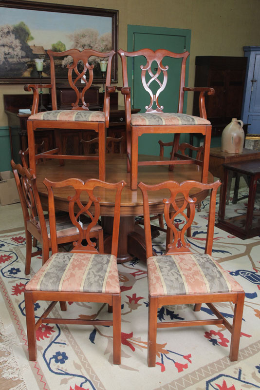 EIGHT CHAIRS Chippendale style 10e549