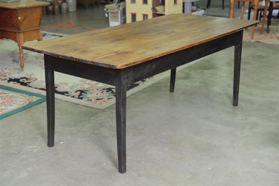 HARVEST TABLE Stained top having 10e587
