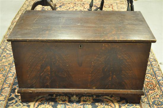 Pine grain painted lift top chest 10ec90