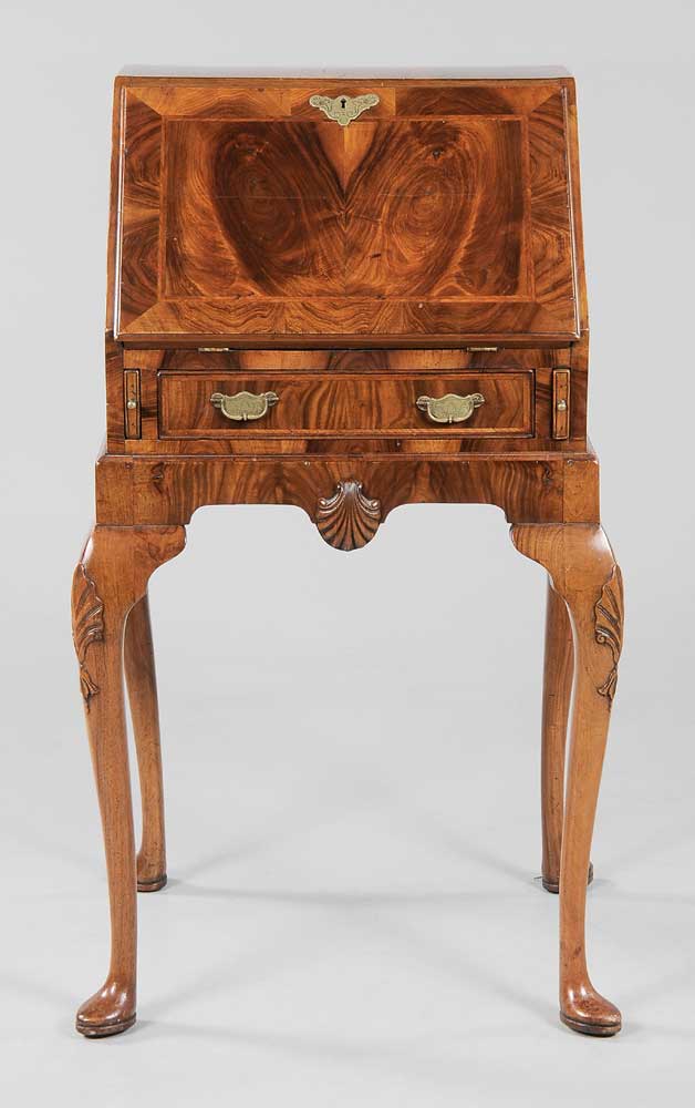 Irish Chippendale Style Walnut 10eddf