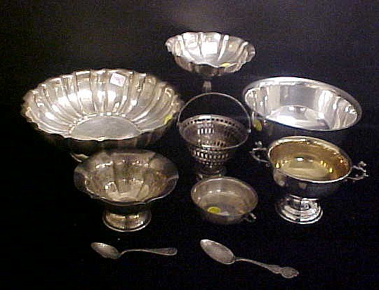 Sterling: large footed bowl with scalloped