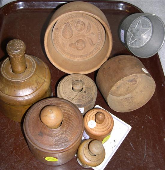 Seven round wooden cup type mold