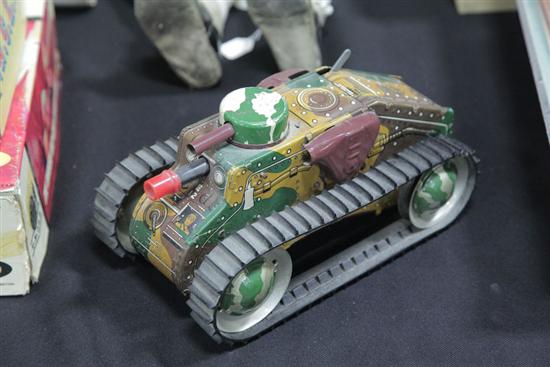 TIN WIND UP TOY TANK. Unmarked