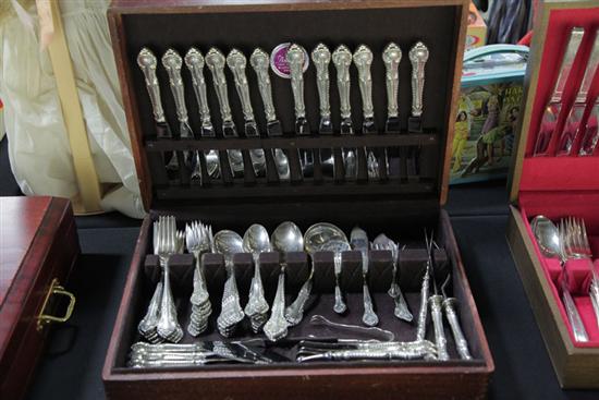 SET OF STERLING SILVER FLATWARE.