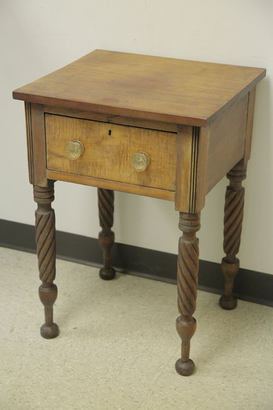 ONE DRAWER STAND. Walnut and curly