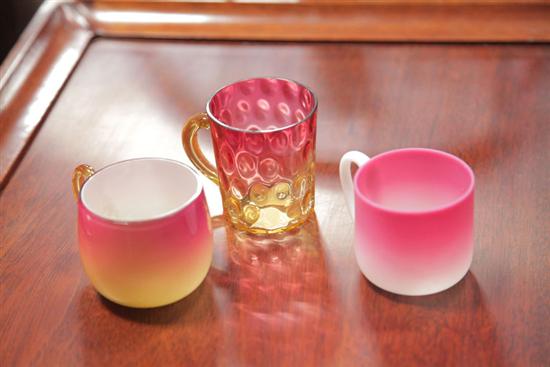 THREE ART GLASS PUNCH CUPS. A shiny