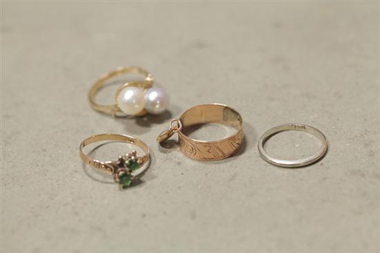 FOUR LADIES RINGS. One ''16K''