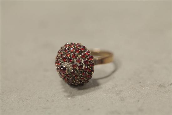 LADIES COCKTAIL RING. Peaked cocktail