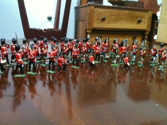 GROUP OF TOY SOLDIERS. Good assortment