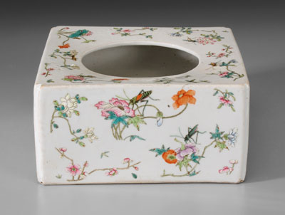 Famille Rose Porcelain Container 1111a2