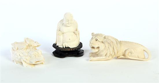 THREE IVORY CARVINGS Asian early 1115b0