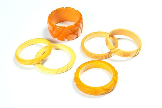 SIX BAKELITE BANGLE BRACELETS  1115f8