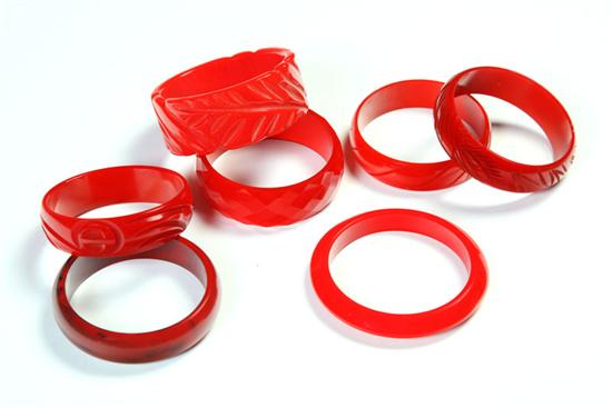 SEVEN EARLY PLASTIC RED BANGLE 1115f9