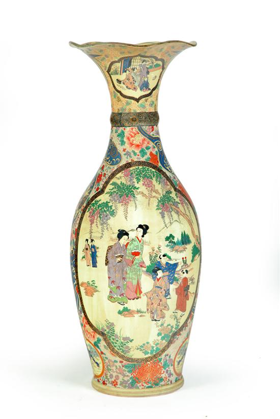 LARGE VASE.  Asian  20th century  porcelain.
