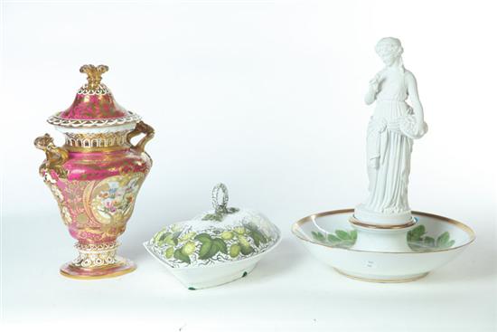 THREE PIECES OF PORCELAIN Nineteenth 11165c