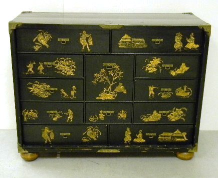 Chinoiserie decorated cabinet  10f26b