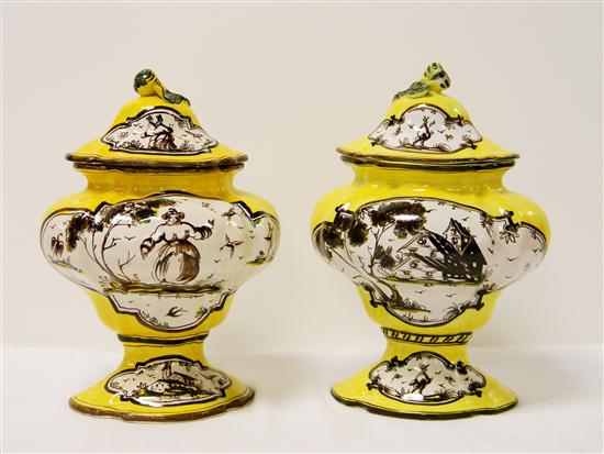 Pair of Italian majolica covered 10fdcc