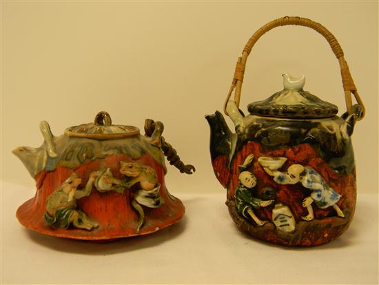 Two Japanese Sumidagawa tea pots 10fe10
