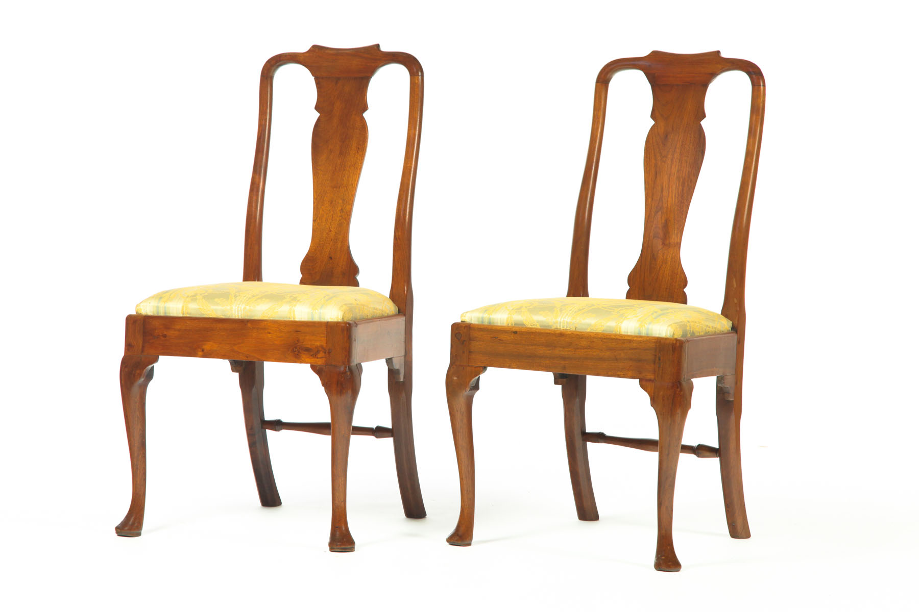 SET OF FOUR QUEEN ANNE SIDE CHAIRS  113657