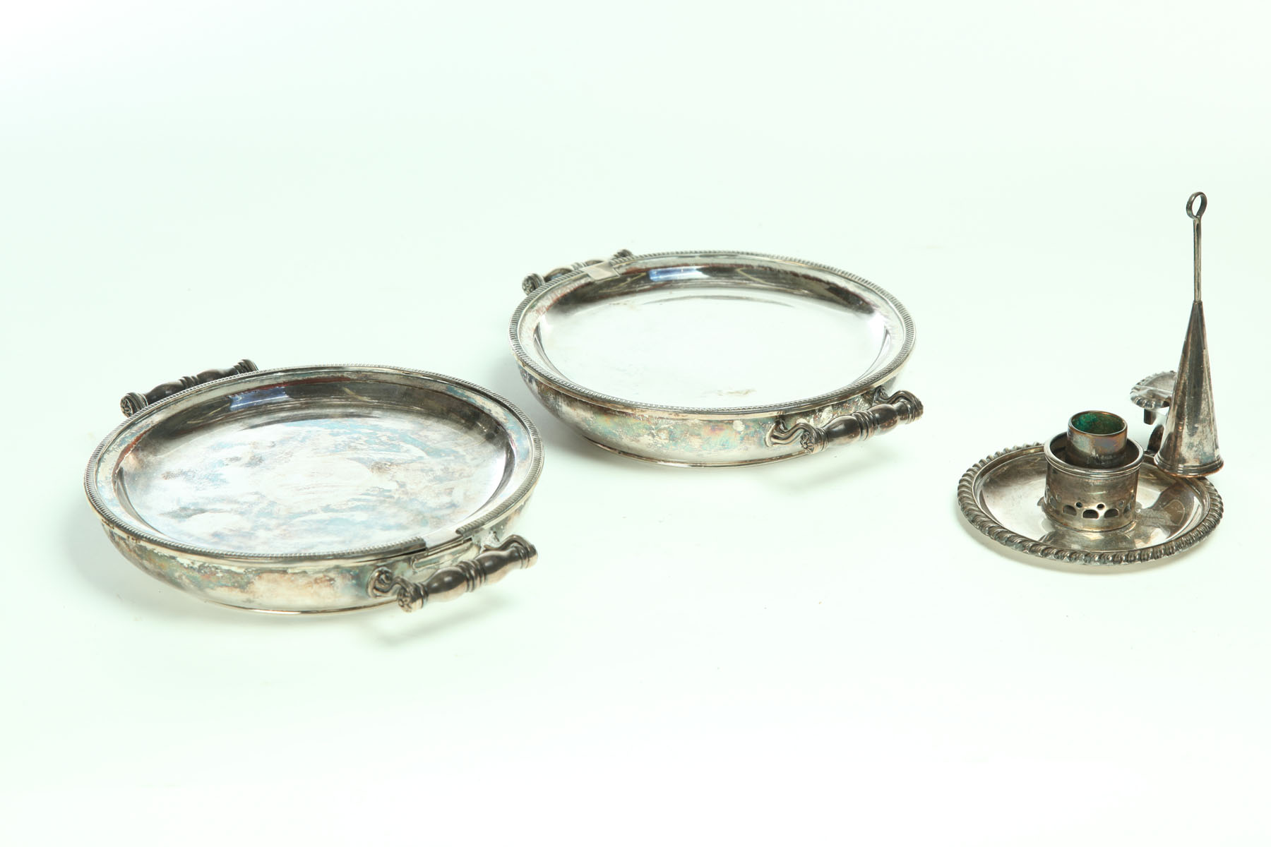 THREE PIECES OF SILVER PLATE  1137d3