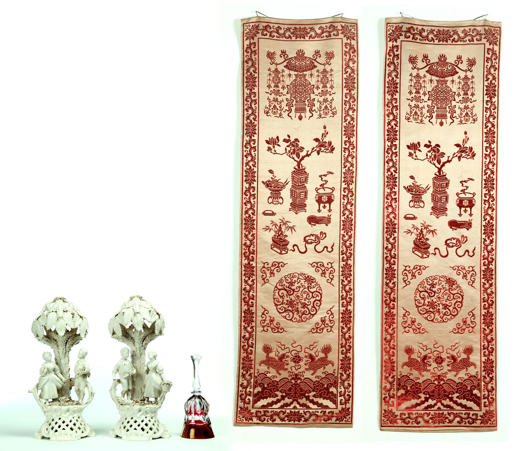 PAIR OF FIGURES BELL AND TAPESTRIES  113820