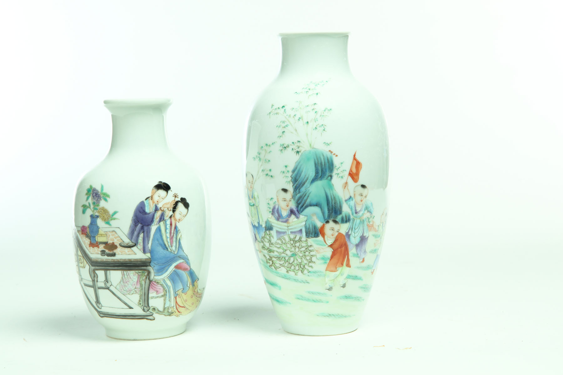 TWO EXPORT STYLE VASES China 113822