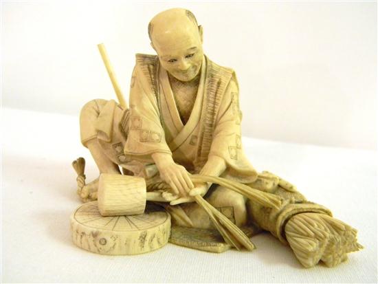Japanese 20th century ivory figure 1138fe
