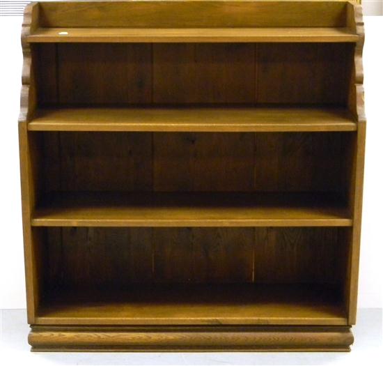 Tall mahogany bookshelf with shaped 11394f