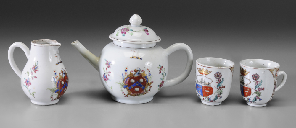 Four Pieces Armorial Export Porcelain 113bee