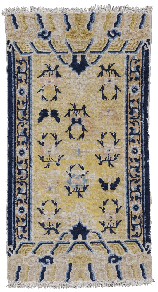 Chinese Rug 19th century central 113c89