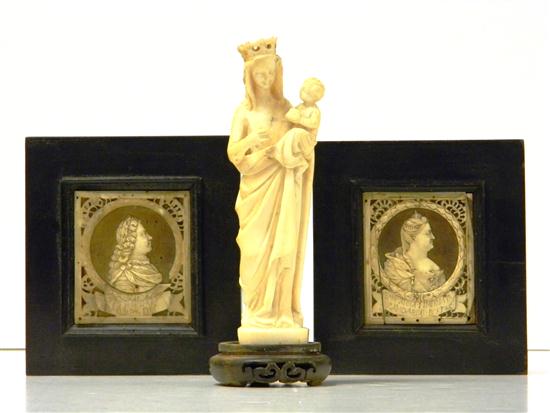 Three pieces of ivory two matching 1117e5