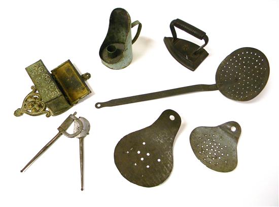 Assorted metalwork  seven pieces